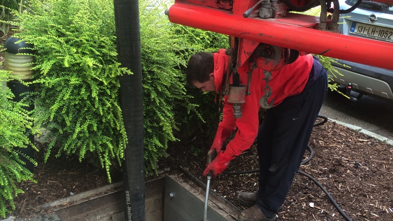 Removal of Waste Fat, Oil, and Grease from a Greasetrap